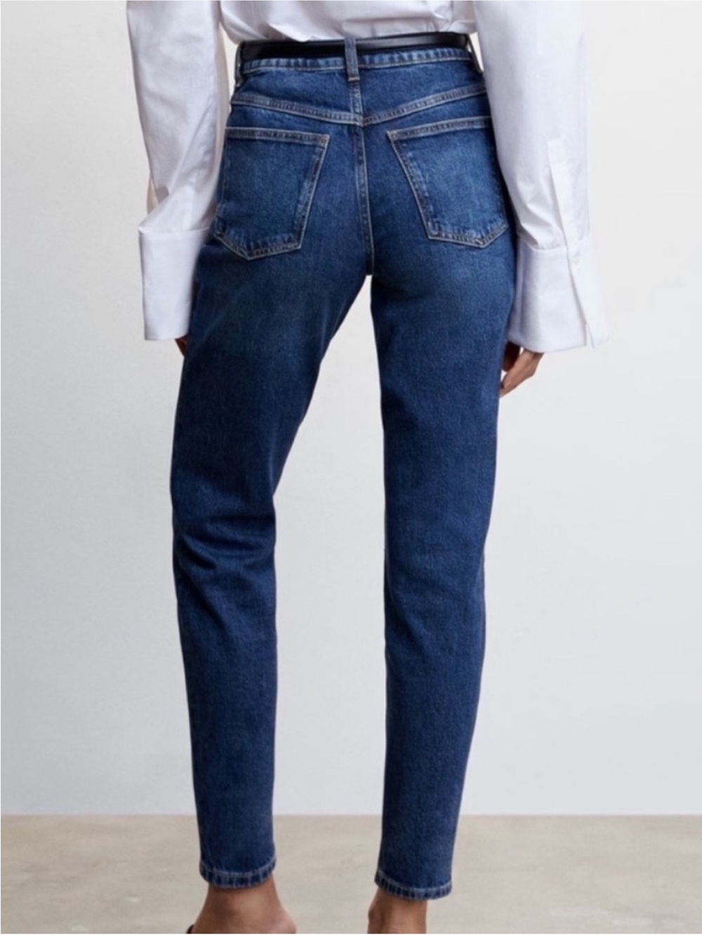 NWT Mango High Waist
Cropped Ankle Mom Jeans Blue
Size US 24 (XS)